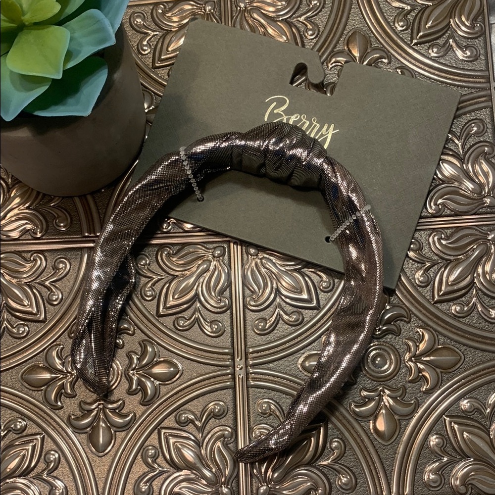 🌹Berry • (NWT) From Nordstrom’s Pretty Silver Metallic Headband